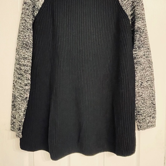 LOFT Black/Grey Crewneck Sweater - Picture 8 of 11